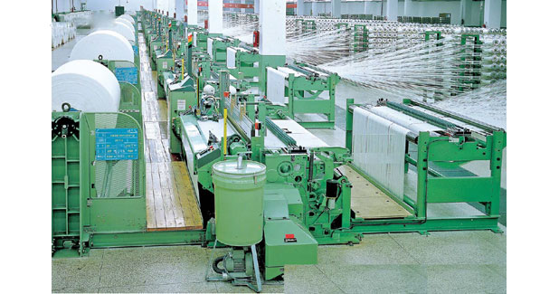 Saving compressed air in airjet weaving machine