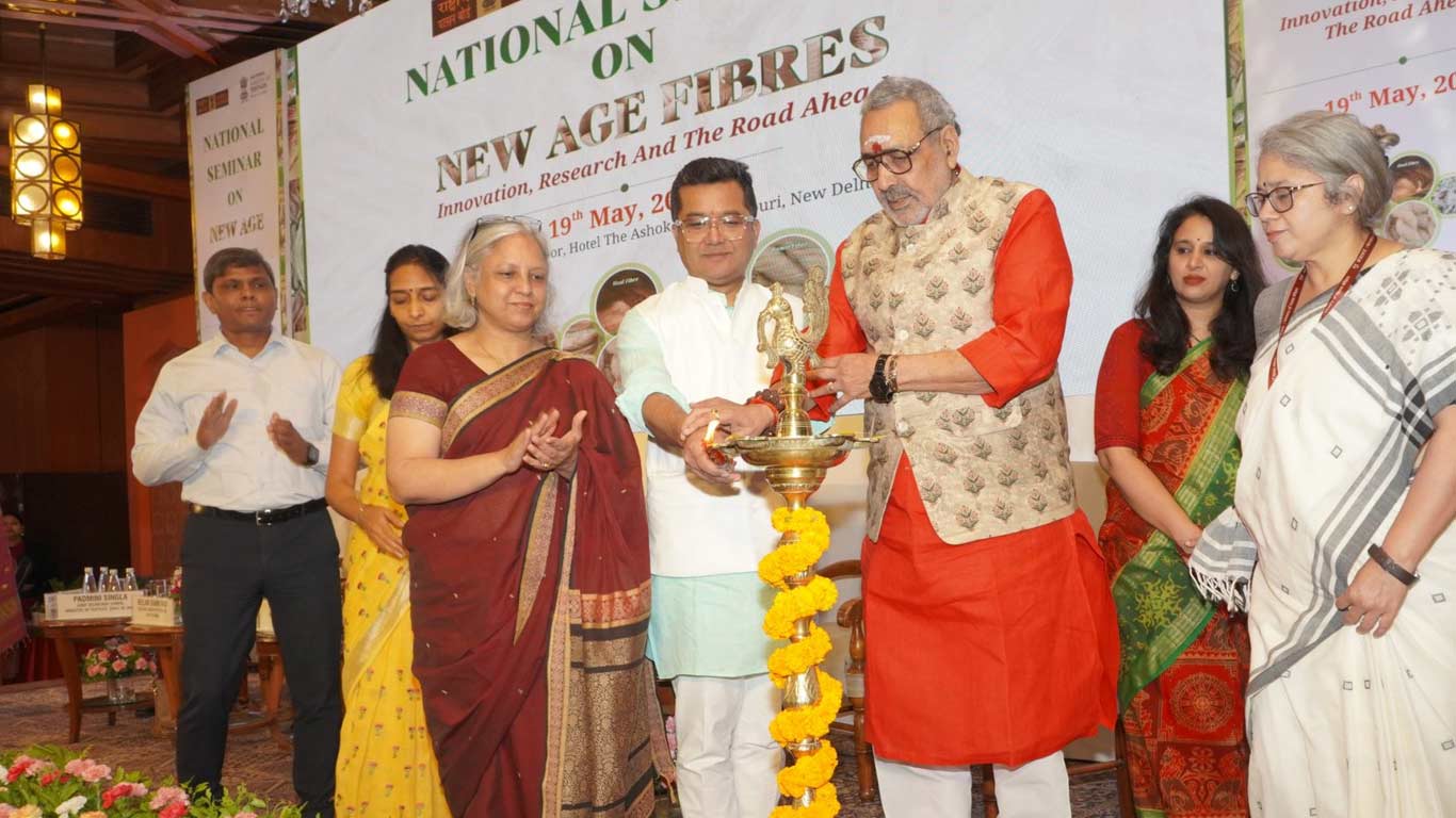 Giriraj Singh backs new age fibres Giriraj Singh backs new age fibres
