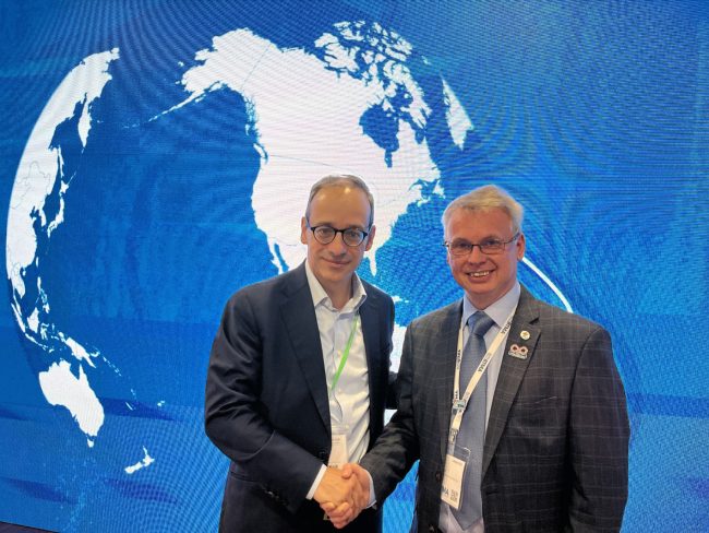 ITMF Director General Dr Christian Schindler (left) and BTMA CEO Jason Kent announce the agreement at ITMA 2023.
