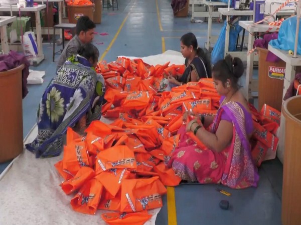 Surat’s textile sector produces 100,000 caps featuring Lord Ram’s name